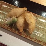 大三 - 穴子の天ぷら　小さく見えますが、皿がとっても大きいのでたっぷり・・穴子5切れくらいです。