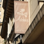 Astrance - お店の目印