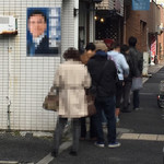 ミルクロール - 行列(土曜11時半頃)・外に10人くらい行列