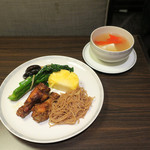 SATS Premier Lounge - 温かいスープが嬉しいですネ！