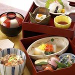 Kyoukaiseki Minokichi - お昼のおすすめ　京弁当