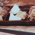 立ち魚 - お通し。　モヤシ炒め、じゃがいもと椎茸と油揚げの煮物、牛筋大根煮
どれも美味しくいただきました。