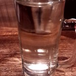 立ち魚 - 焼酎　銀座のすずめ　お湯割。　中ジョッキいっぱい(^_-)-☆。

気に入ったので、3杯も呑んじゃいました。b(≧∇≦)b