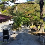 神楽宿 - 宵殿屋敷の坂の上から、結構急な坂です