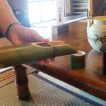 高千穂名物「かっぽ酒」♪　店員さんが継いでくれて「かぽっ」って音がします。