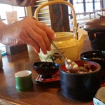 神楽宿 - よかったらど～ぞと言って、ご飯の上に「油みそ」を乗せてくれました