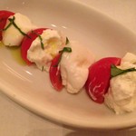 ラ･スコリエーラ - ブッラータチーズのカプレーゼ