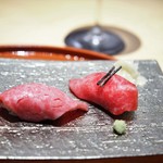 近江牛の握り 霜降りと赤身
          