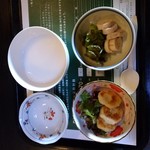 はんなり伊豆高原 - ワンたちの朝食(豆腐のハンバーグ、ダイエットハム、ヤギミルク)