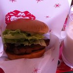モスバーガー - 2010.11.26(金)テリチやっぱり美味い！けど、バニラシェイクとで570円は高い！