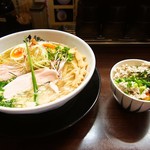 麺のようじ - 鶏塩らーめん ＆ ミニそぼろ玉子かけご飯