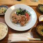 ヨロズ食堂 - 唐揚げ定食