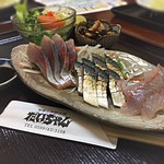 Daichan - 刺身定食☆
                        
                        新鮮なお刺身達♫抜群に旨い上に安い！コーヒー付きで¥1000-！
                        今日も海の幸を堪能w\̏(º̻∇º̻)/̋
                        
                        #サーフィン飯#サーフィン#三重#鵜方#ええ天気☀️#ポカポカ