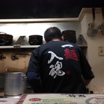 ラーメン神山 - H.28.11.5.昼 その他：スタッフさんの背中には一麺入魂の文字が。