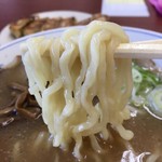オーモリラーメン - 縮れ太麺