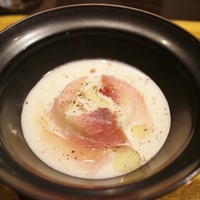 薪の音 - アミューズ　玉葱のブラマンジェ　梅花ポークの生ハム