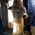 秋田長屋酒場 - 赤なまはげ全身です。（夜バージョン）