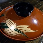 秋田長屋酒場 - 〆のお味噌汁です。サービス品なんですよ。