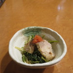 Umine - お通しの鶏もも肉とせりのポン酢和え