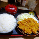 とんかつ 肉料理 麻釉 - チキンカツ定食840円