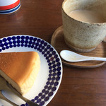 カメイノ食堂 - ニューヨークチーズケーキとジンジャーミルクティー