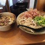 五葵 - 肉つけ汁うどん750円。