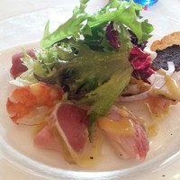 海辺のレストラン ラ・プラージュ - 海の幸のサラダ仕立てラ・プラージュ風。