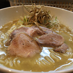 麺座 かたぶつ - 2016年11月8日
      二ボタン大王