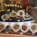 バッカスの胃袋 - 食事メニューも豊富です。