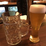 バッカスの胃袋 - 左がマースサイズのジョッキです。