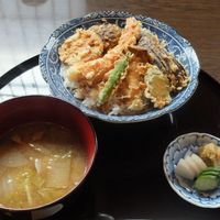 春鶯亭ひら - 天丼とやまさち汁、香の物