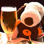 ロウリーズ・ザ・プライムリブ 大阪 - ランチタイムだけど、もちろんビールもいただいてます！
      美味しいローストビーフをたらふく食べて、
      つぬっこちゃん、しあわせ～♪
      