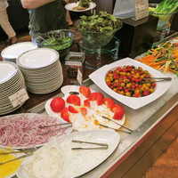 ロウリーズ・ザ・プライムリブ 大阪 - グラタンや揚げ物なんかもあって、
                      全部食べてたらこれだけで満腹になりそう・・・♪