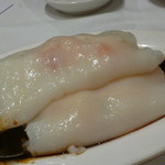 SHARK FIN INN - てろんとした大きなワンタンのような皮にエビたっぷり！チャーシューの脂で甘めでこってりなタレ。