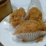 SHARK FIN INN - サクサクした衣のタロ芋コロッケ