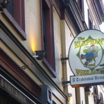 Madame Brussels - ビルの外観