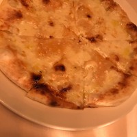 ラ ベデュータ - ４種類のチーズのピザ