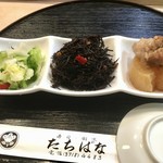 Tachibana Zushi - 漬物、ひじき、大根と鳥の煮物