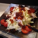Torisuto Rikan - 蒸し鶏がのったサラダ