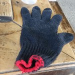 高森田楽保存会 - 席には軍手もセットされています