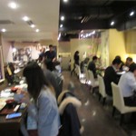 竹とんぼ - 店内、若い人でいっぱい～