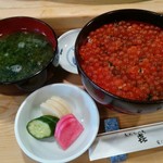 喜鮨 - いくら丼大盛り(味噌汁、おしんこも付きます)