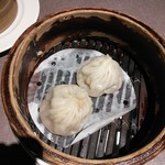 中国料理 美麗華 - 小籠包２種類。（2016年11月）