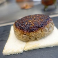 サカナザ - ハンバーグの下にはパンが敷いてあります