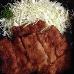 めでたいや - 持ち帰り用のソースかつ　キャベツもついています。