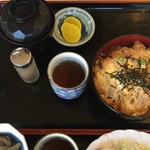 喫茶 まるとみ - カツ丼、580円です。