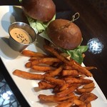 Kona Grill - チビ2個とポテトフライ