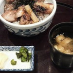 釜めし やきとり 藩 - 焼鳥丼\550