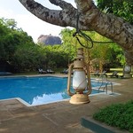 Sigiriya Village - プール越しに見えるシギリアロック 
            