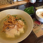 タイカレーラーメン シャム - グリーンカレーのチキン750円+小の半分サイズライス100円